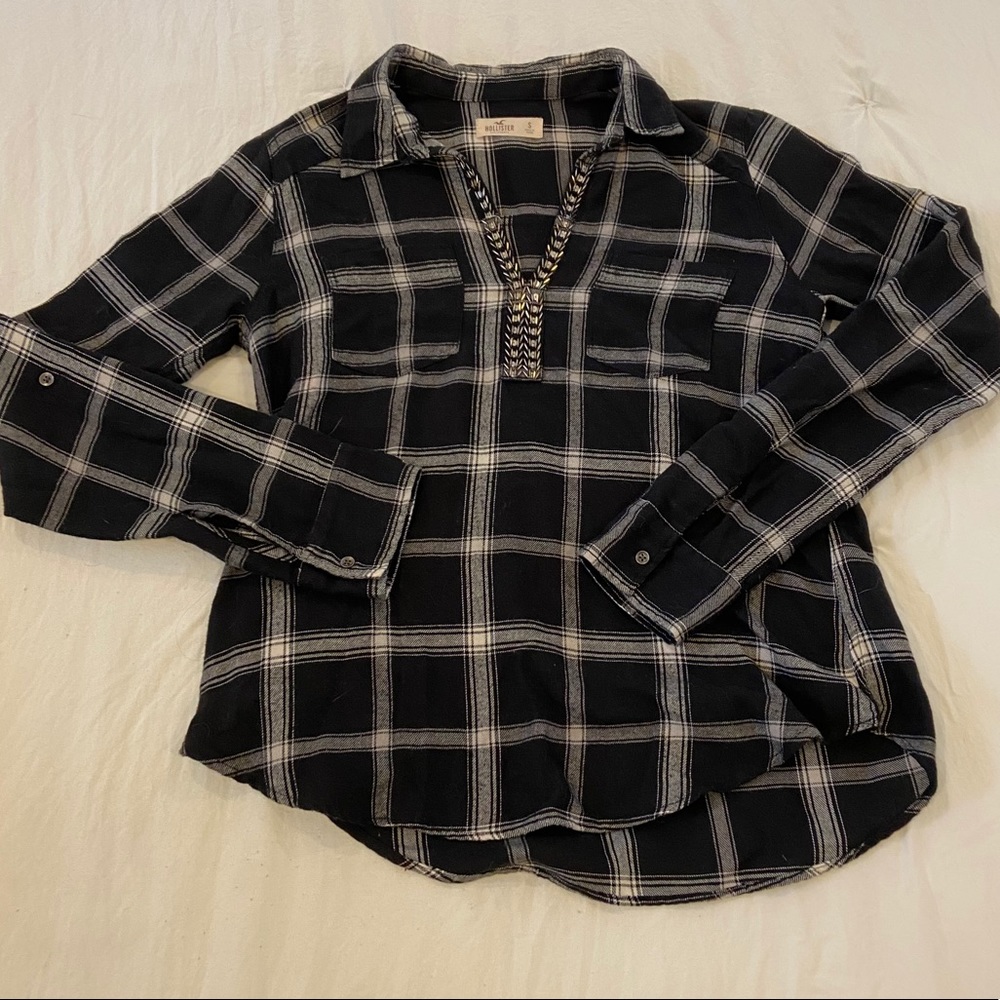 Black plaid top